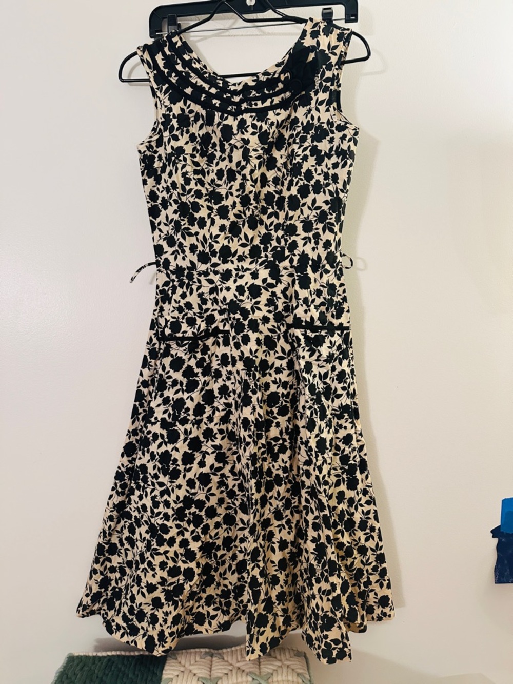 1970s Vintage Sleeveless Black Floral Midi Dress